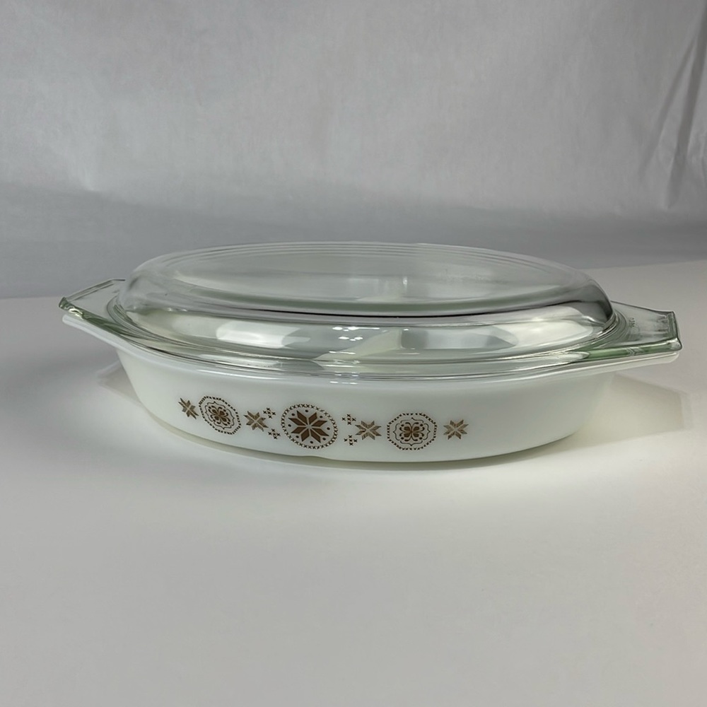 PYREX 1 1/2 Quart Divided Bake Dish “Brown Town and Country Quilt